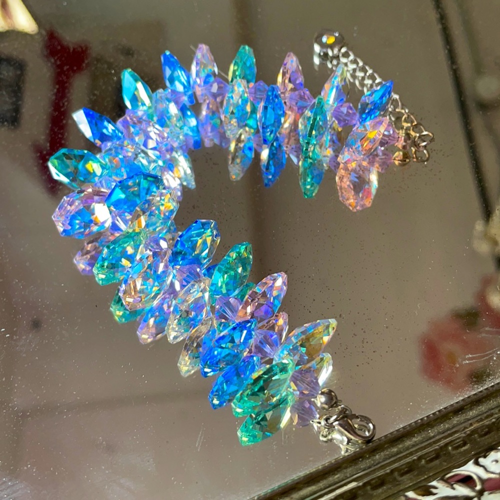 Aurora Borealis crystal pink blue white bracelet - Picture 5 of 6